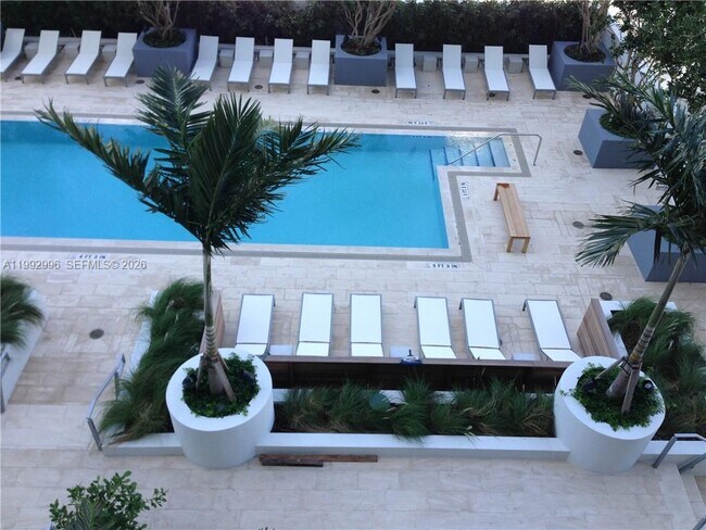 Building Photo - 1300 Brickell Bay Dr