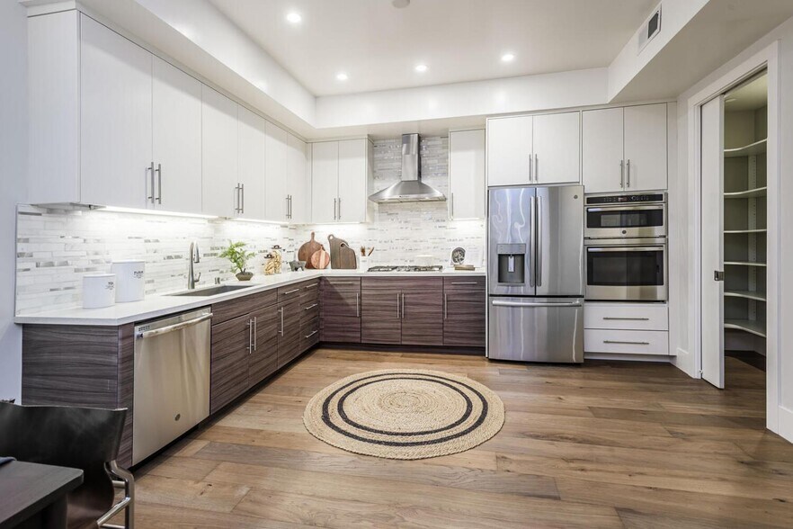 Building Photo - 600 El Camino Real