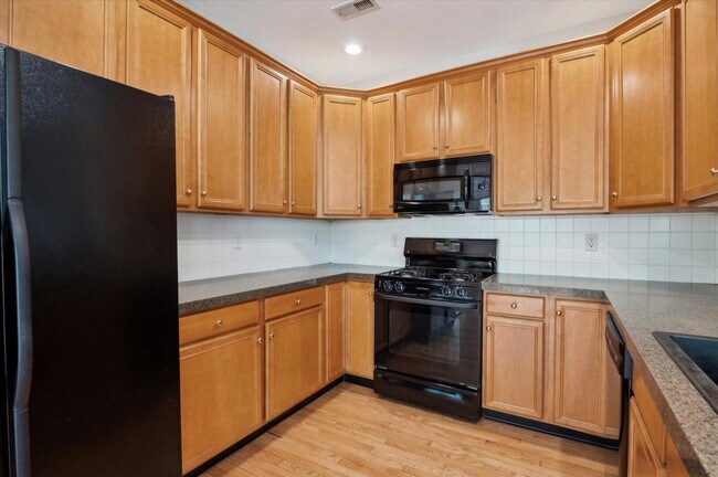 Building Photo - 103 Birchwood Dr