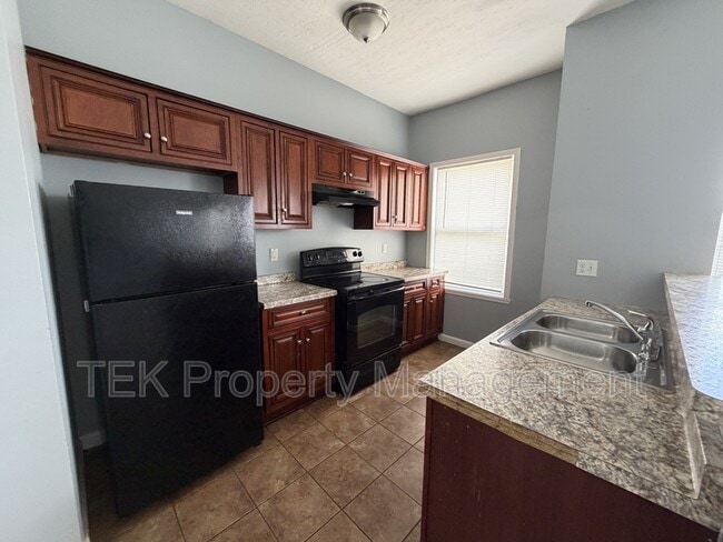 Building Photo - 751-757 West Main Street