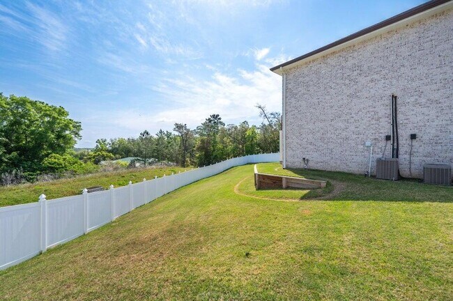 Building Photo - 508 Hideaway Ln