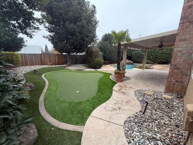 Building Photo - 4 Bedroom | 3 Bathroom | Home in Roseville