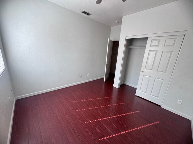 Building Photo - Stonelake Community - Four Bedroom!