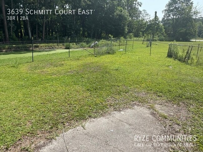 Building Photo - 3639 Schmitt Ct E