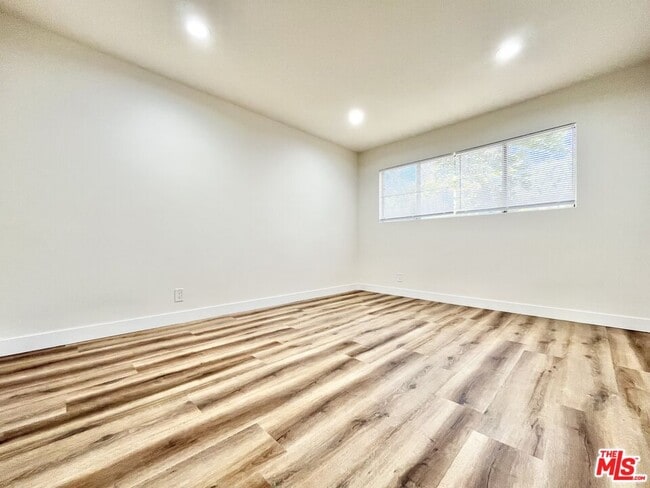 Building Photo - 1784 N Sycamore Ave