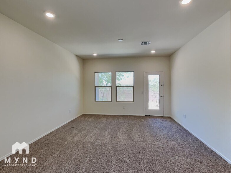 Building Photo - 2549 Calle Palta