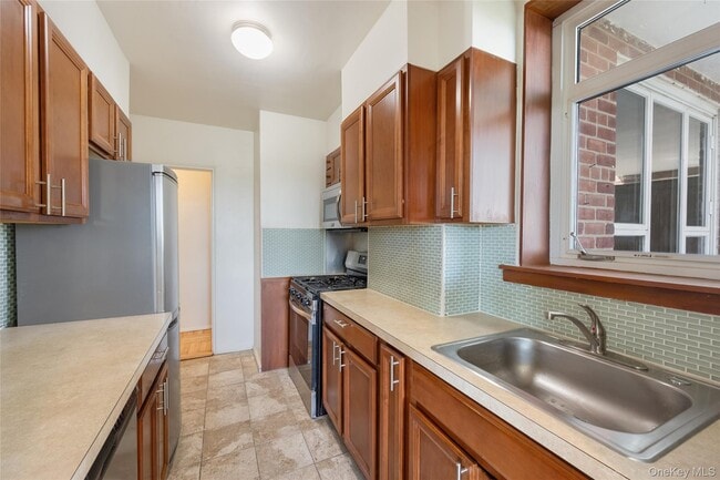 Building Photo - 5355 Henry Hudson Pkwy W