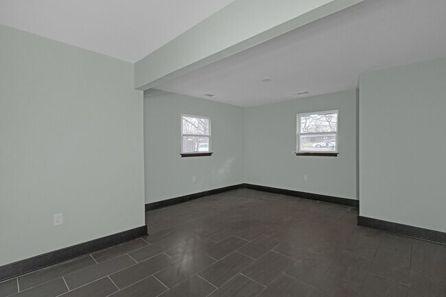 Building Photo - 2496 Malone Ave