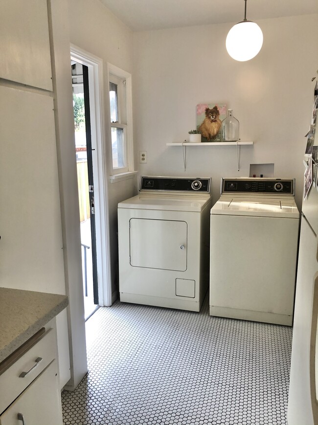 Building Photo - 1115 Neola St