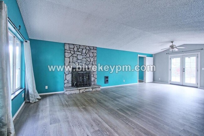 Building Photo - 3 Bed, 2 Bath Home Off SR 500 at NE 54th A...