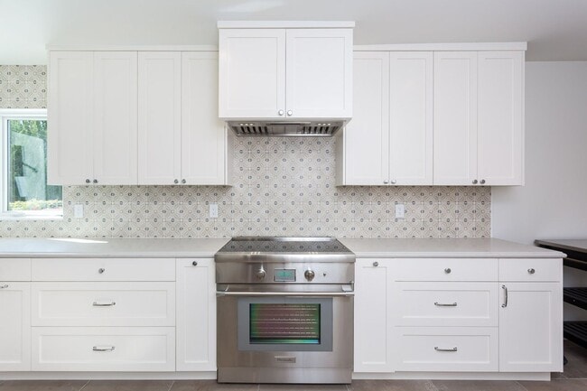 Building Photo - Restored 1928 Spanish in the Heart of Kensington