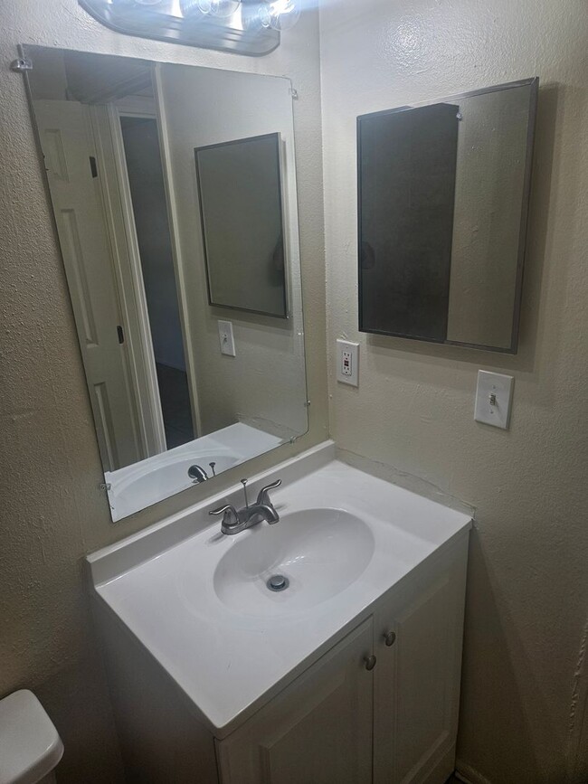 Building Photo - 3/2 DUPLEX