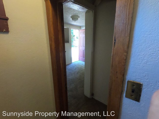 Building Photo - 943 Broadway