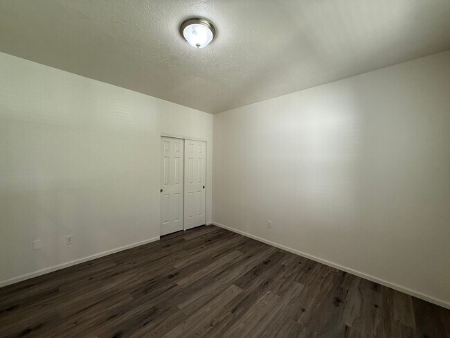 Building Photo - Freshly Updated Four Bedroom