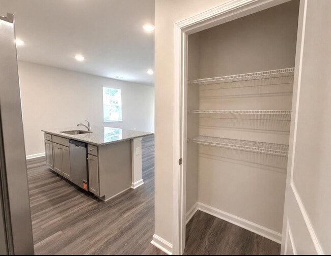 Building Photo - 181 Dagger Ct