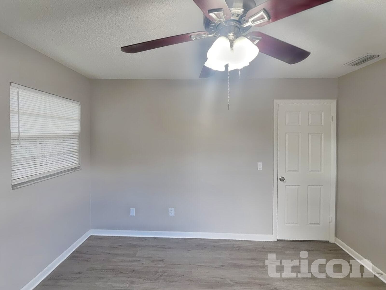 Building Photo - 120 N Alderwood St