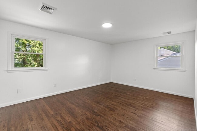 Building Photo - 36 Fuller Dr