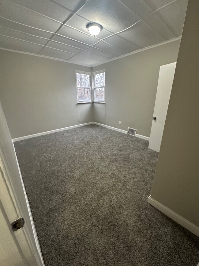 Building Photo - 6044 Mayflower Ave