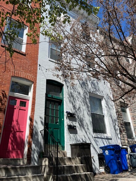 Front - 118 S Washington St