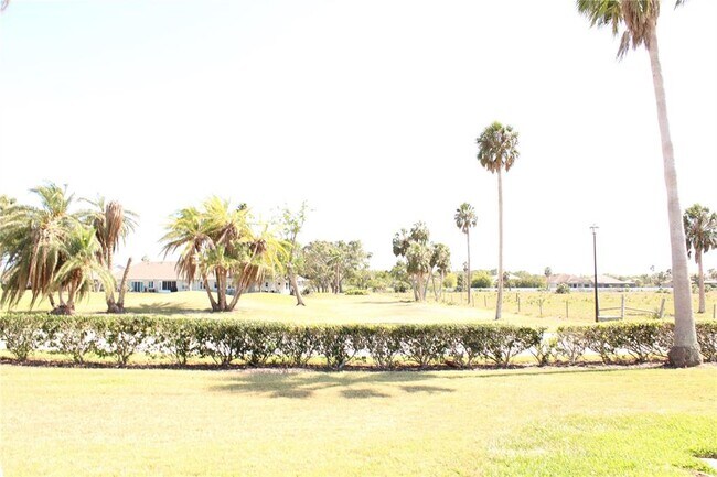 Building Photo - 1702 Fairway Trce