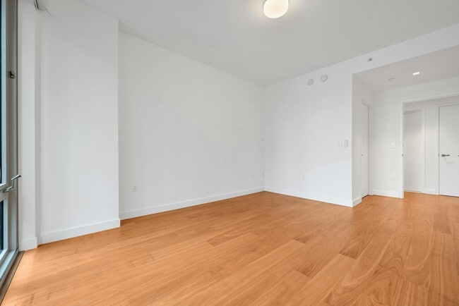 Building Photo - 2 Shore Ln