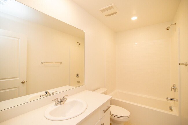Building Photo - Brand New 3 Bed / 3 Bath Townhome In River...