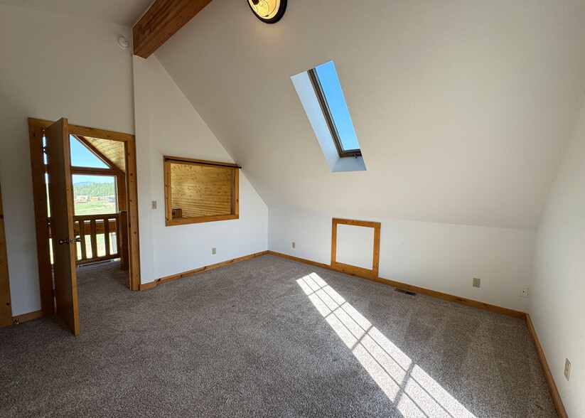 Building Photo - 61 Muskrat Lake Vw