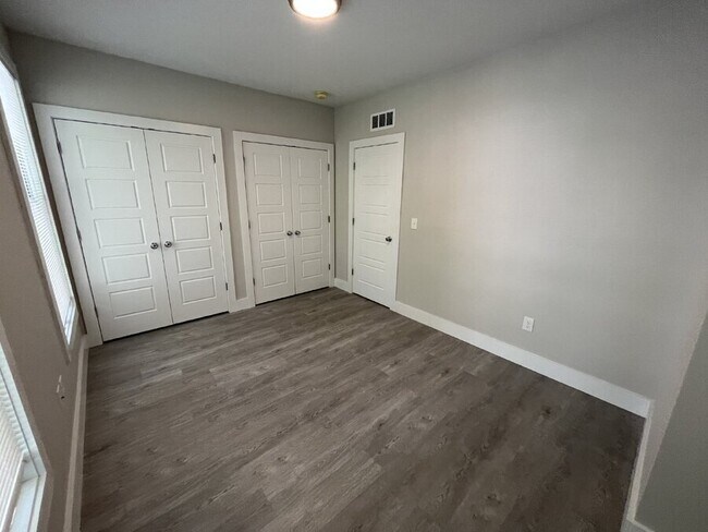 Building Photo - 1966 Randall Rd