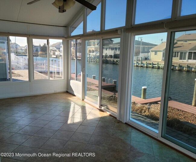 Building Photo - 805 Forepeak Dr