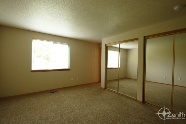 Building Photo - 4706 NE 132nd Pl