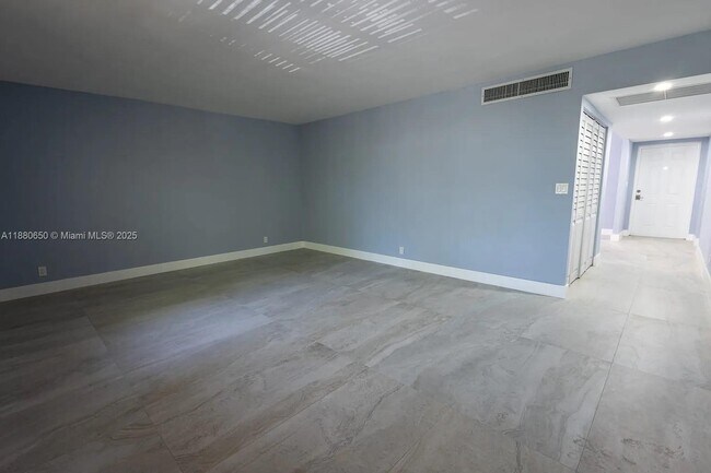 Building Photo - 20350 W Country Club Dr
