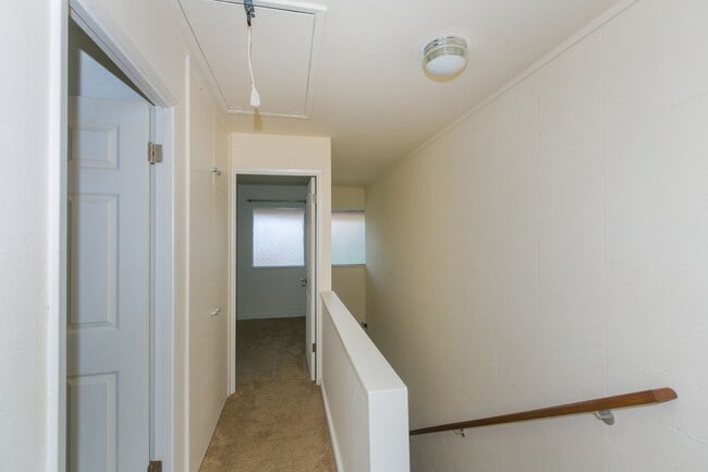 Building Photo - Tropic Garden Townhouse 2b1.5b1pkg