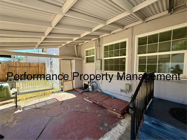 Building Photo - 121 Bedford Way
