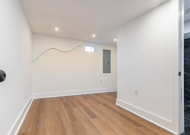 Building Photo - 9026 W Avalon Dr