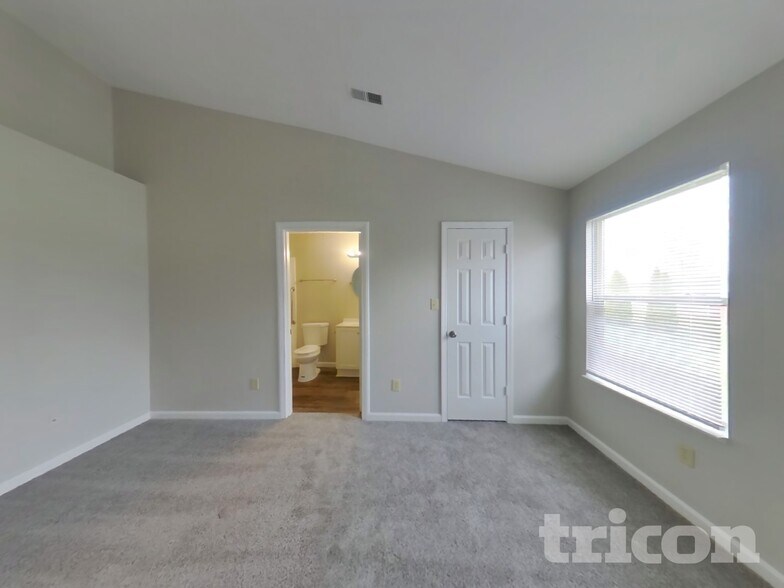 Building Photo - 1328 Wilkes Dr