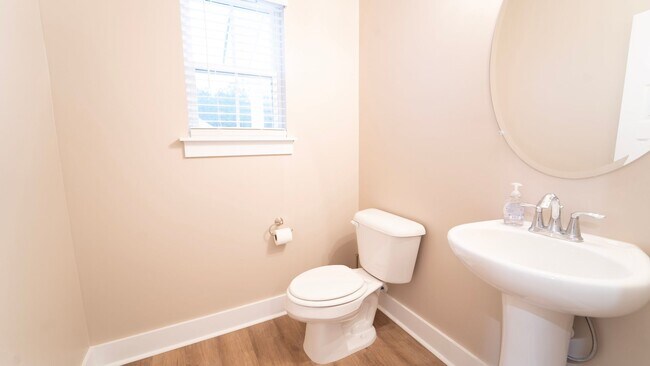 Building Photo - Move-In Special! Free January Rent — Stunning Like-New 4-Bedroom Home Just Minutes from Fort Stewart