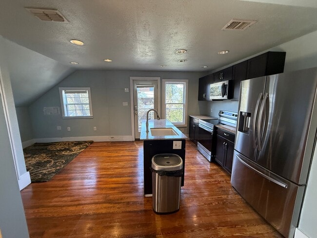 Building Photo - 1822 W 35th St