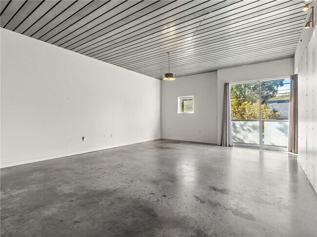 Building Photo - 620 Glen Iris Dr NE