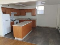 Building Photo - Ivy Manor - 201-B02