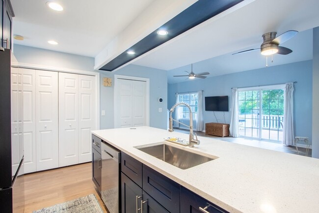 Building Photo - For Rent – Beautifully Updated Townhome in Gull Point a Waterfront Community