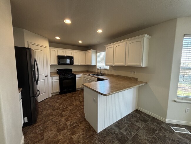 Building Photo - 2431 Ox Yoke Dr