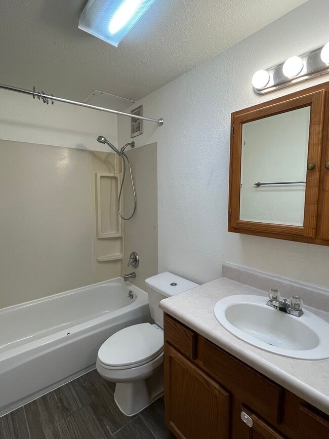Building Photo - 2 bedroom condo for rent