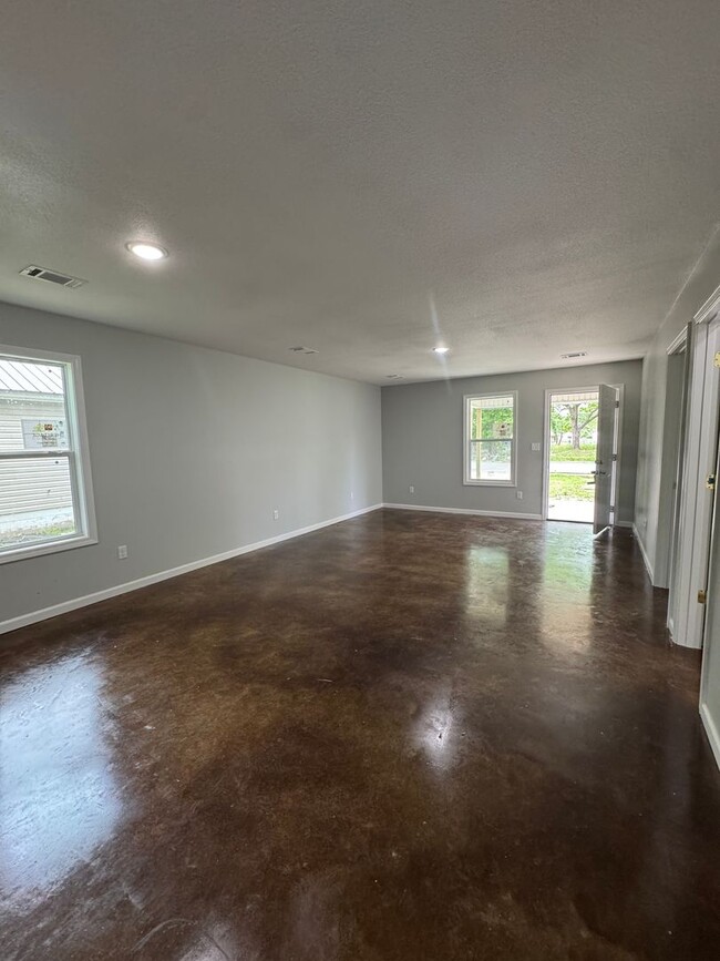 Building Photo - Brand New 3 Bed / 1 Bath In Trumann