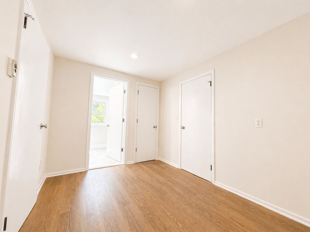 Building Photo - 161 Lincoln Ave