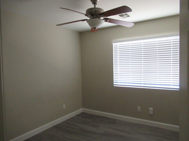 Building Photo - Nice Home in Estrella Vista Community, Goo...