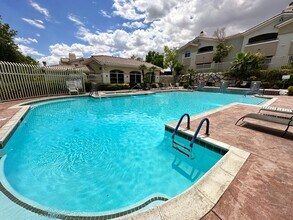 Building Photo - Summerlin Stunner!!