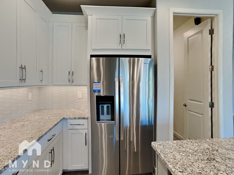 Building Photo - 720 E Silver Canyon Pl