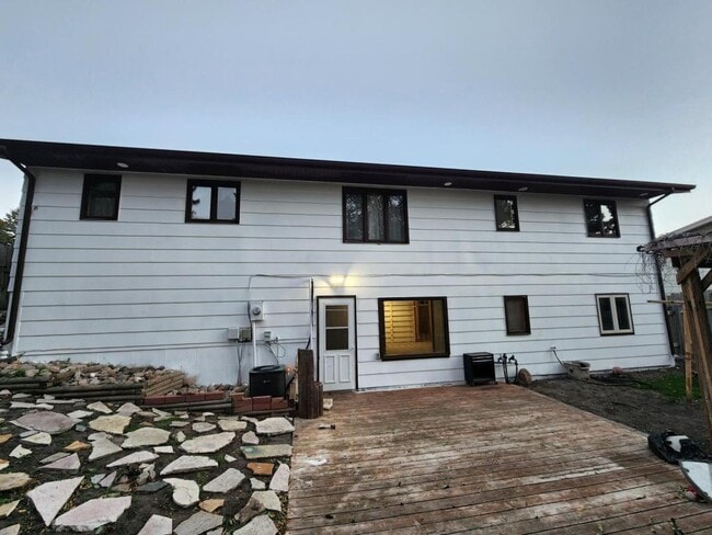 Building Photo - 2318 E Boulevard Ave