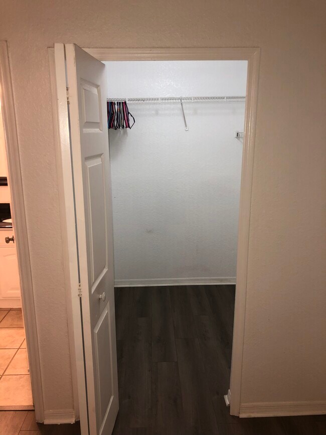 Building Photo - 8939 Latrec Ave