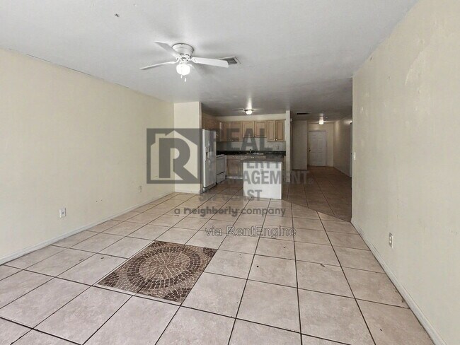 Building Photo - 910 East 12th Street
